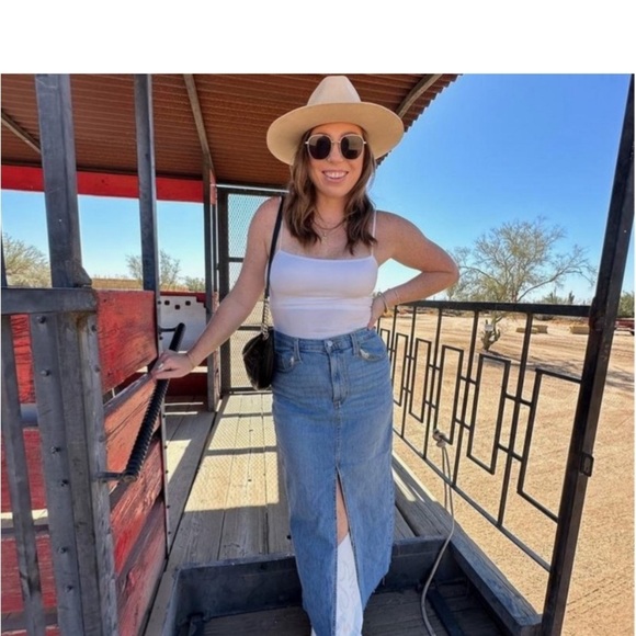 Women's High-Rise Denim Maxi Skirt
- Universal Thread Medium Wash new - Picture 7 of 11